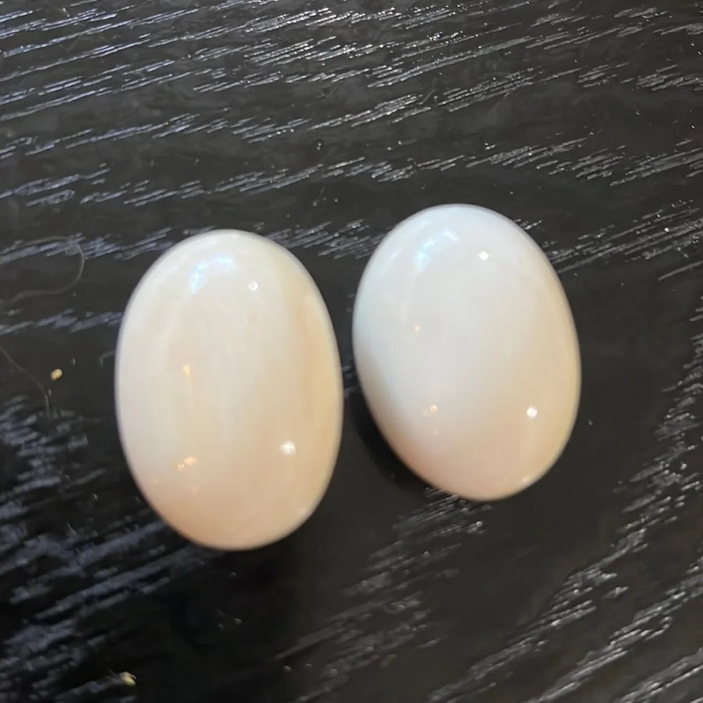 Ivory egg, button earrings - Picture 1 of 3